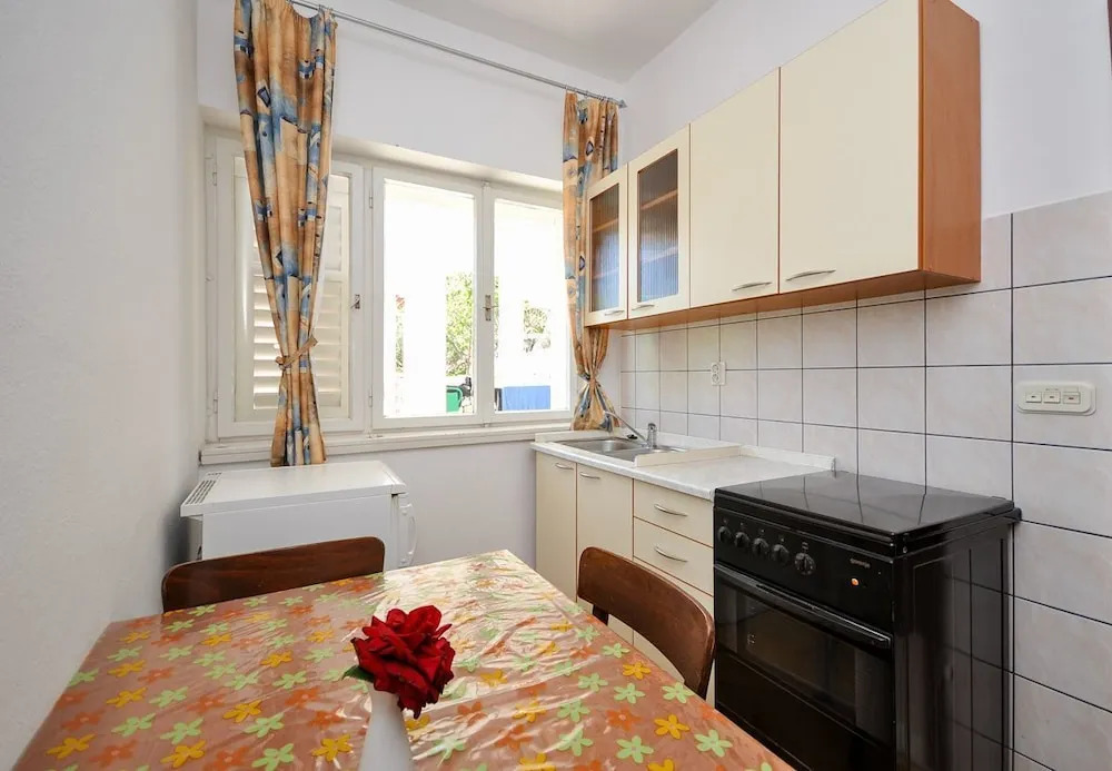 Apartments and Rooms Nikola