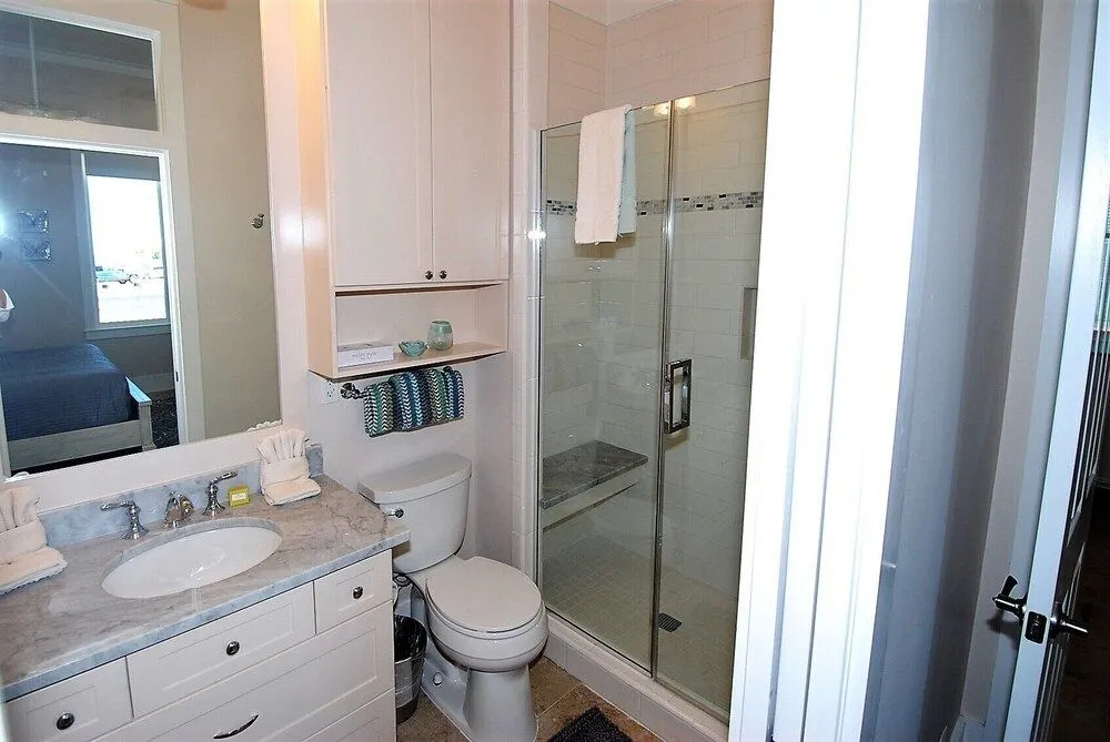 Coastal - Private Home Close To Beach & Bay 2 Bedroom Home by RedAwning