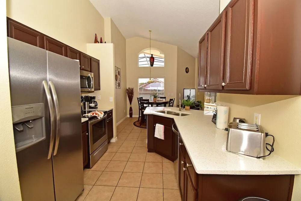 136CAR The Oasis 4 Br home by RedAwning