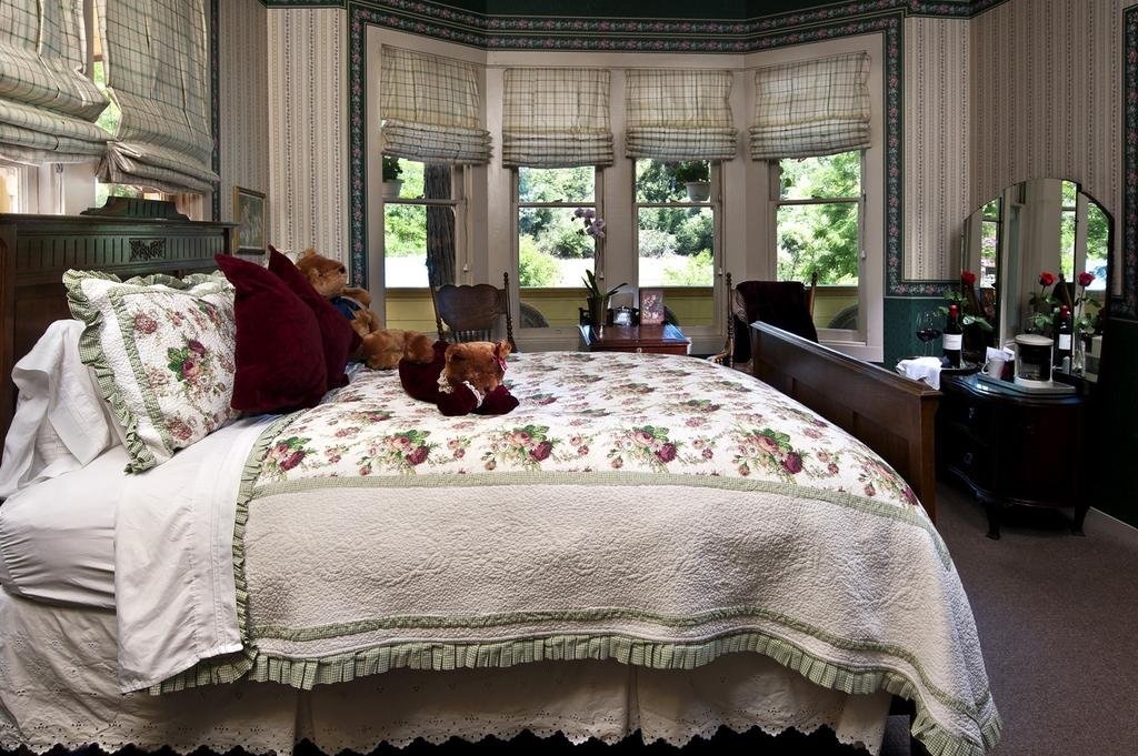 The Groveland Hotel