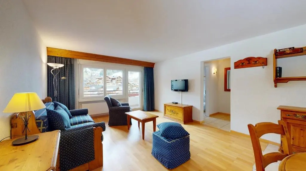 Gonenstein Residence in Leukerbad, entire apartment/studio with balcony