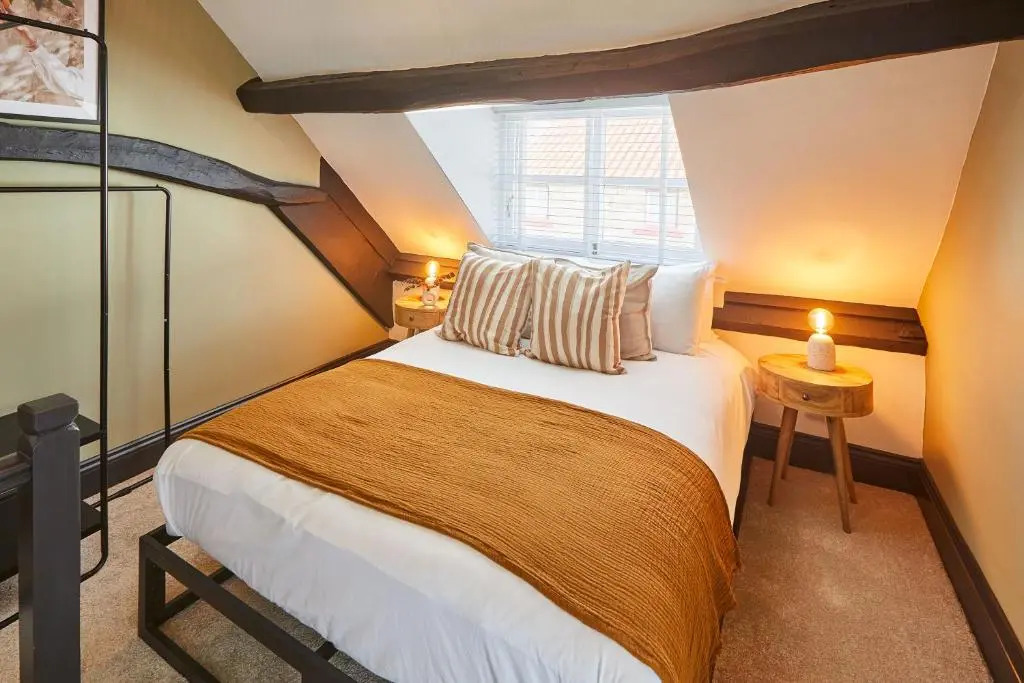 Host Stay Toffee Crackle House