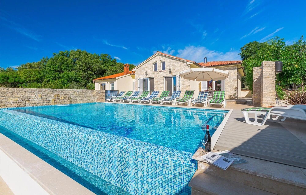 Awesome Home In Medulin