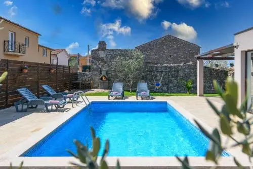 Family Villa With Pool, Wellness