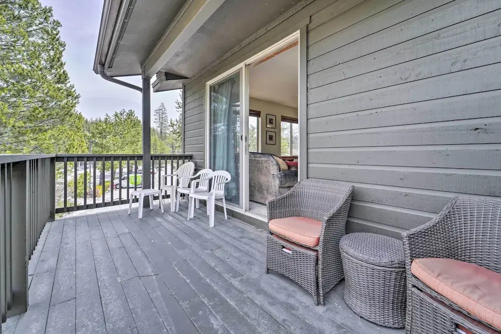 2 Mi to Donner Lake: Walkable Truckee Condo!