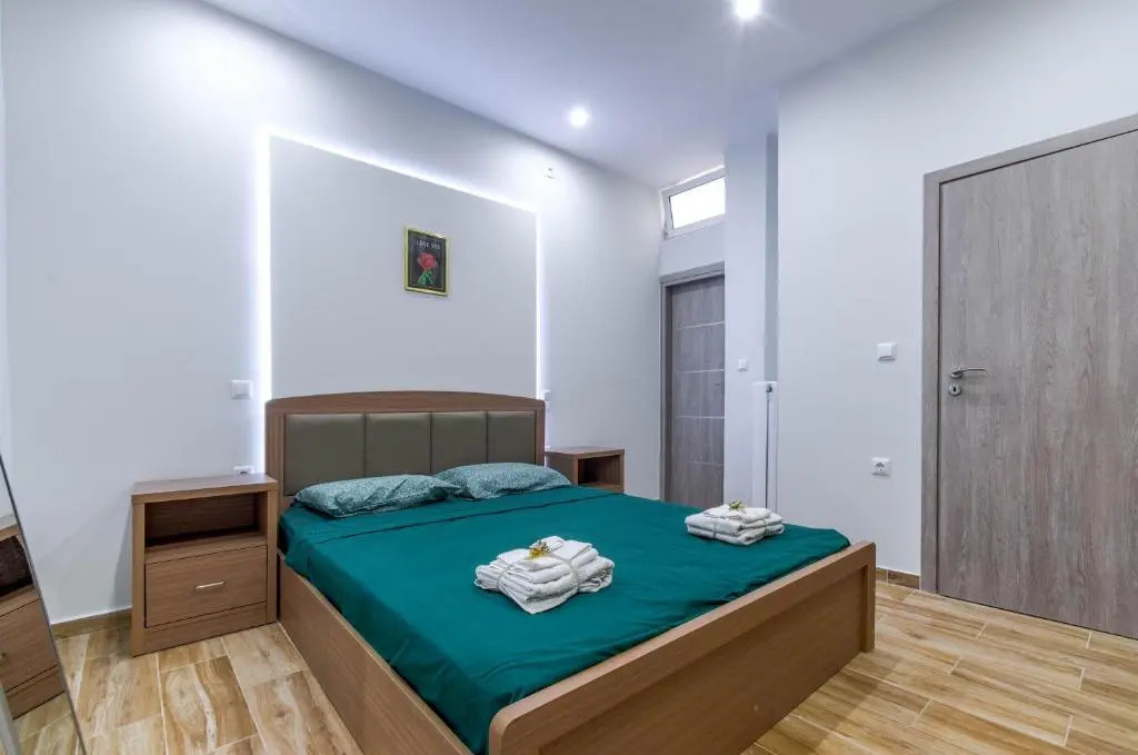 Renovated 2BD house close to Pireus port