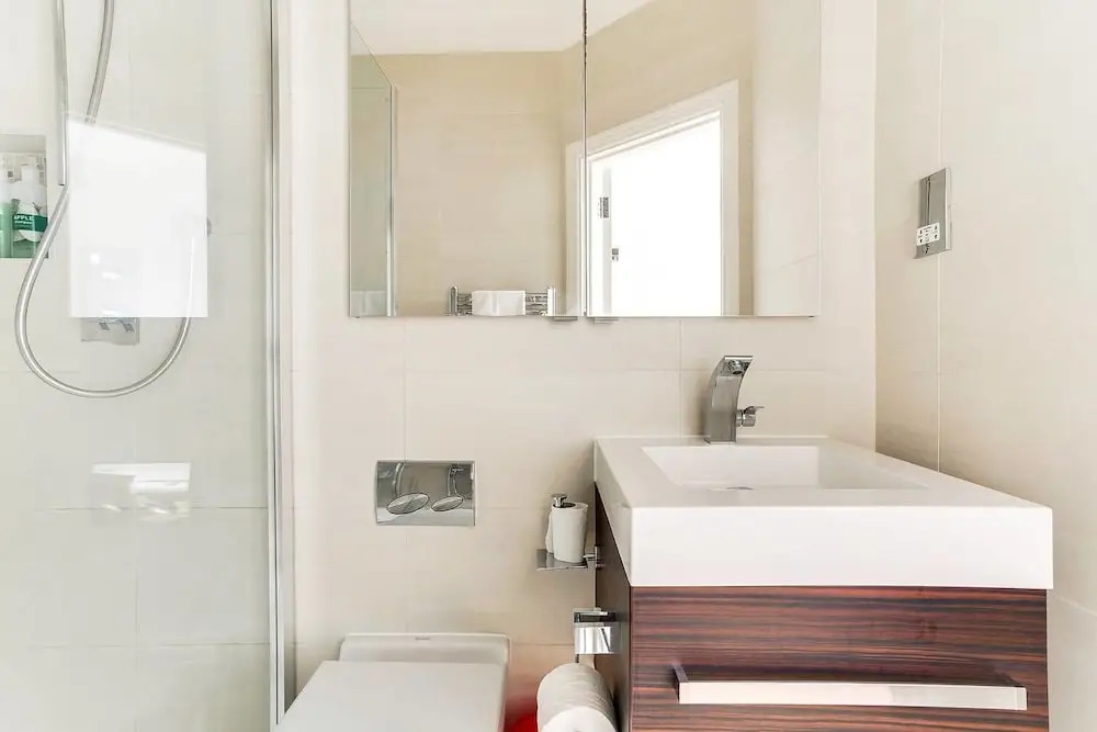 Beautiful 2BR Home in Wimbledon Village W/parking