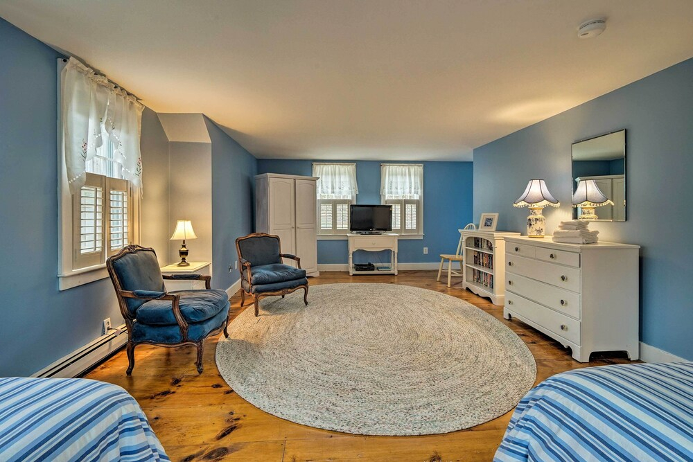1 Mi to Nauset Beach: Upscale Orleans Home w/ Deck