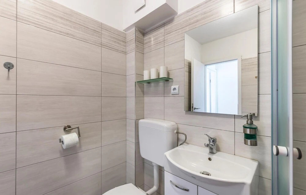 Stunning Home in Cervar Porat With Wifi and 2 Bedrooms