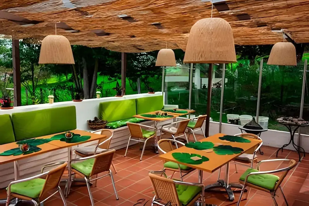 El Solaz Suites By Honnor Living