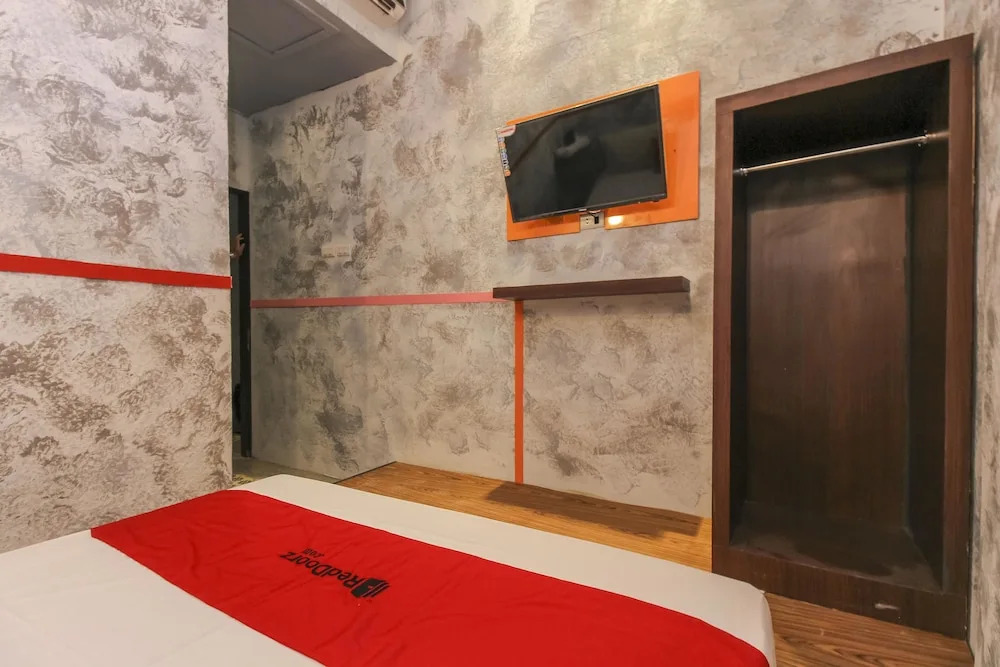 RedDoorz near Medan Plaza