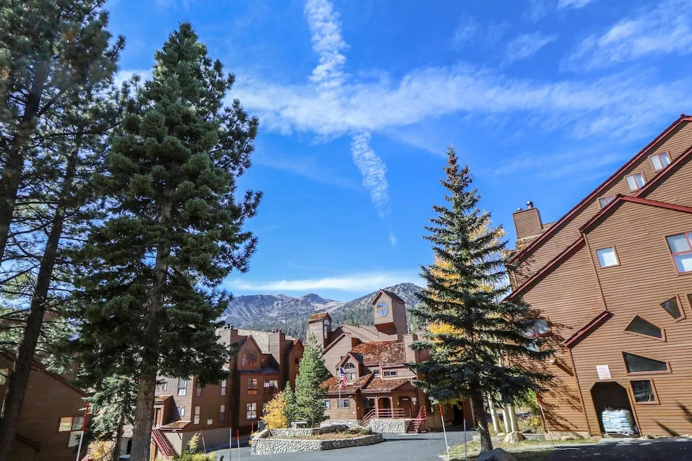 Aspen Creek 311 Walk to Eagle Lodge, Log Burning Fireplace, Great Complex Amenities by RedAwning