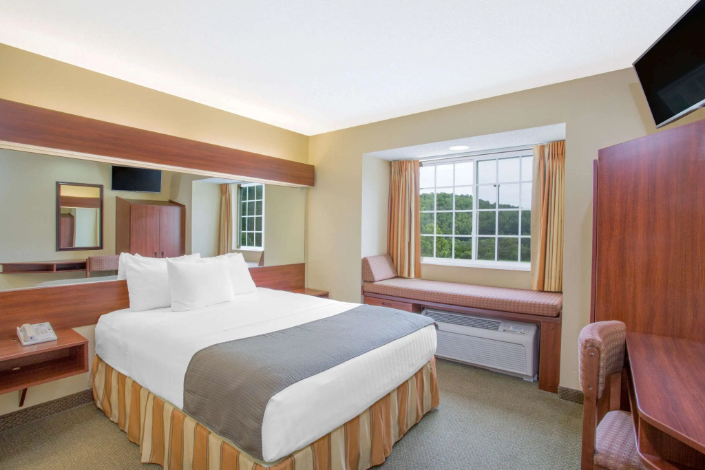Microtel Inn & Suites by Wyndham Gassaway/Sutton