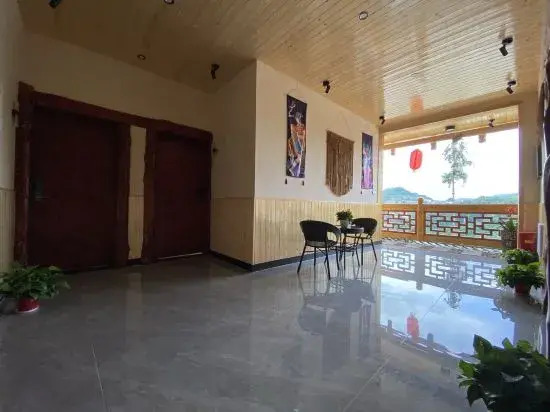 Linjiang Waterfall Viewing Inn