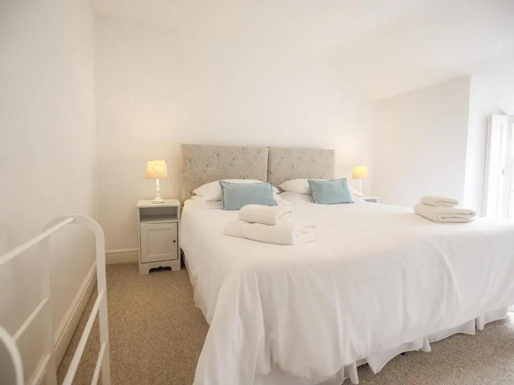 White Hart House, BURFORD