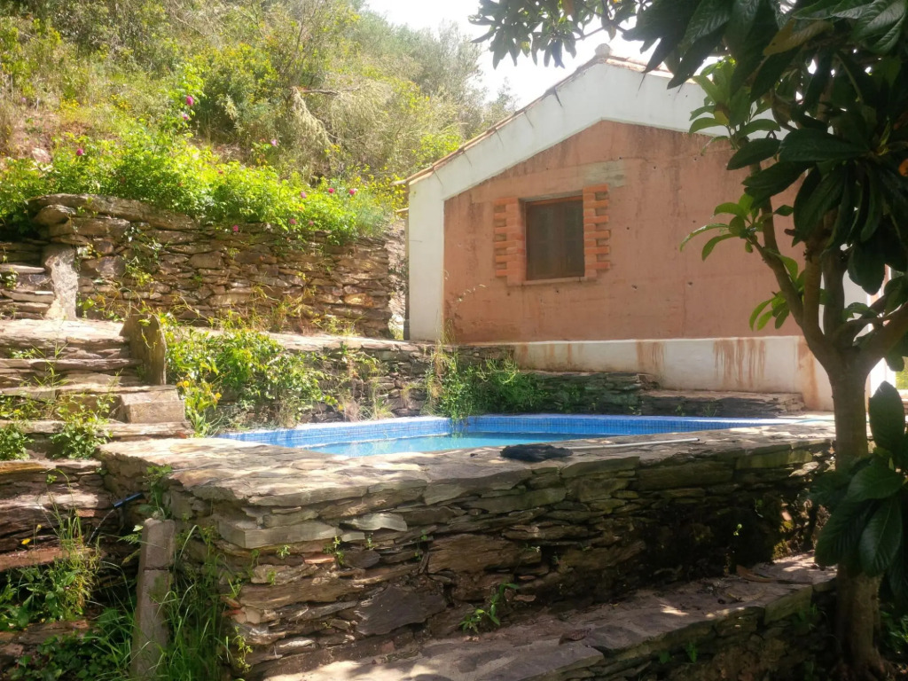 Quiet Cottage in Estate Casas da Cerca near Troviscais
