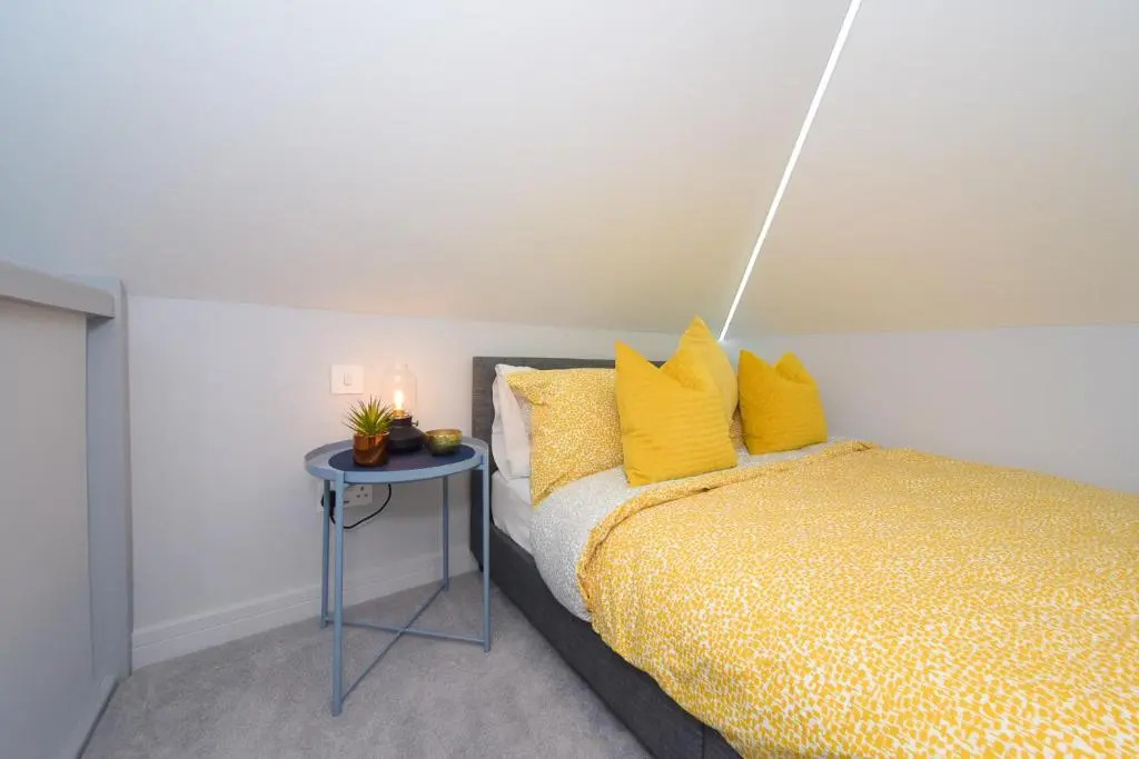 Super Cool Luxury Studio near the beach - Smart TV, WiFi & Netflix