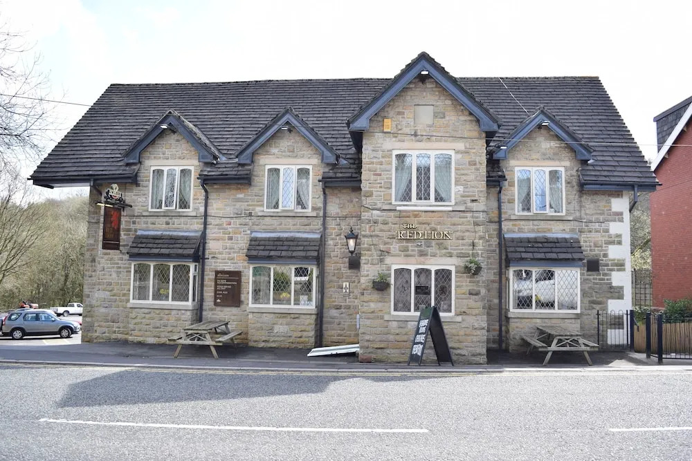 The Red Lion Hawkshaw