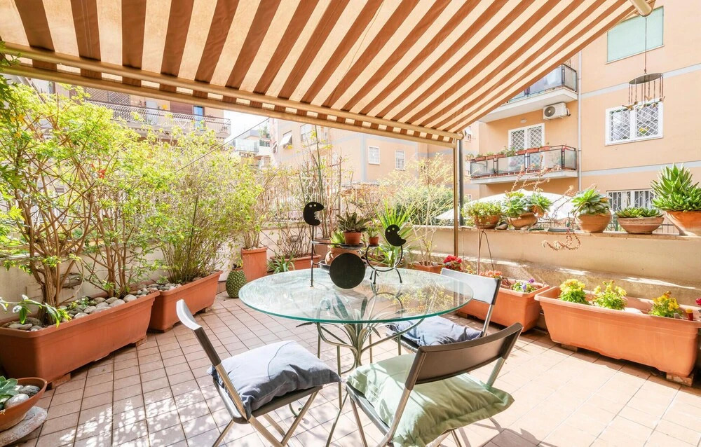 Beautiful Apartment in Roma With Wifi and 2 Bedrooms