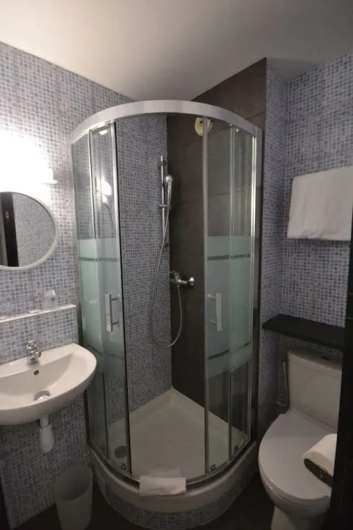 Brit Hotel Baillet en France
