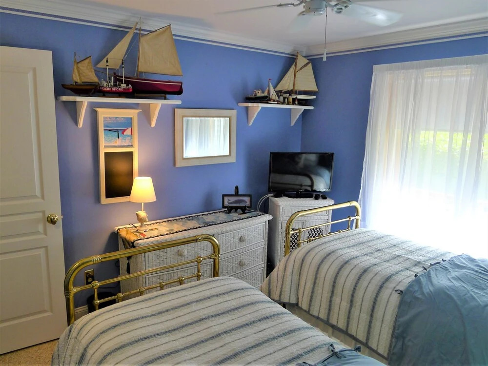 112 Chilton - 2 Bedroom Condo