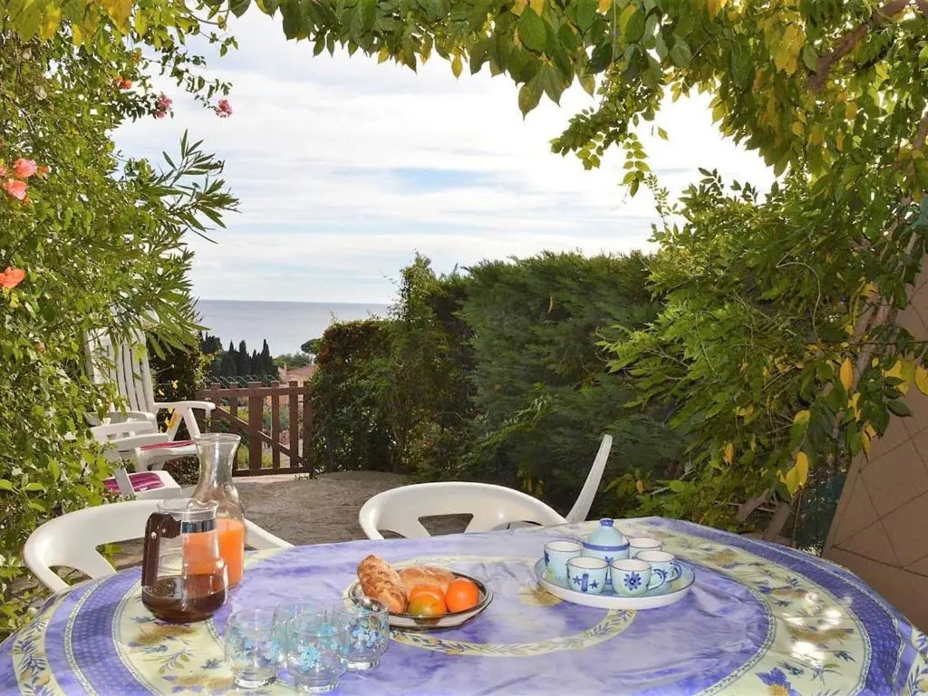 Appartement Le Lavandou, 1 pièce, 4 personnes - FR-1-251-50