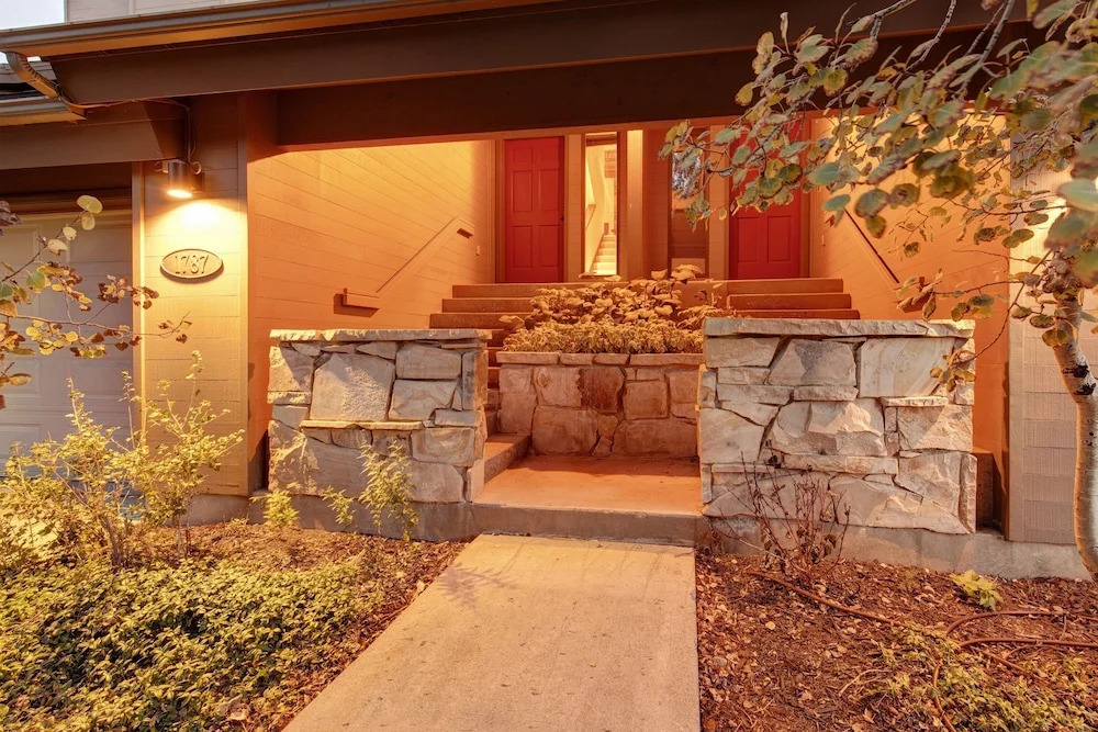 Abode on Doe Pass