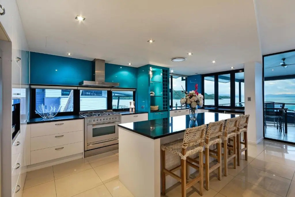 Edge 12 Hamilton Island - Oceanfront villa with buggy