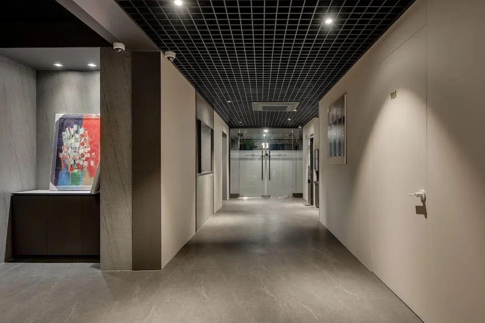 Two H Hotel