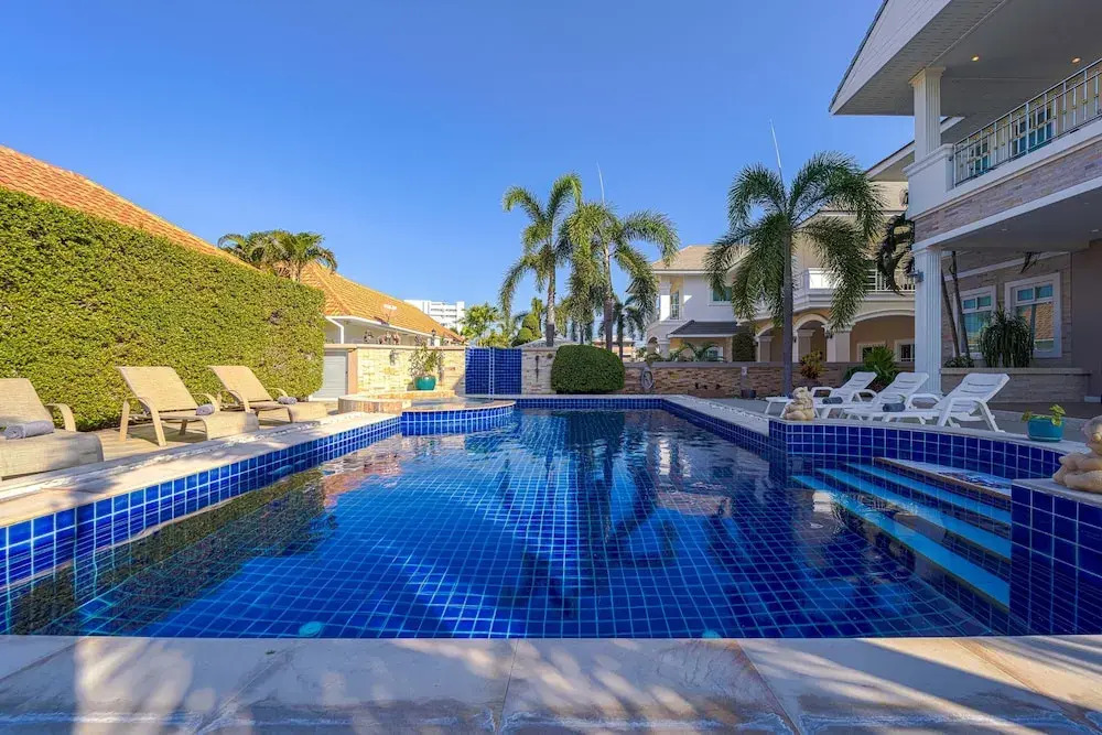 Luxurious 5-Bedroom Private Pool Villa! PV6