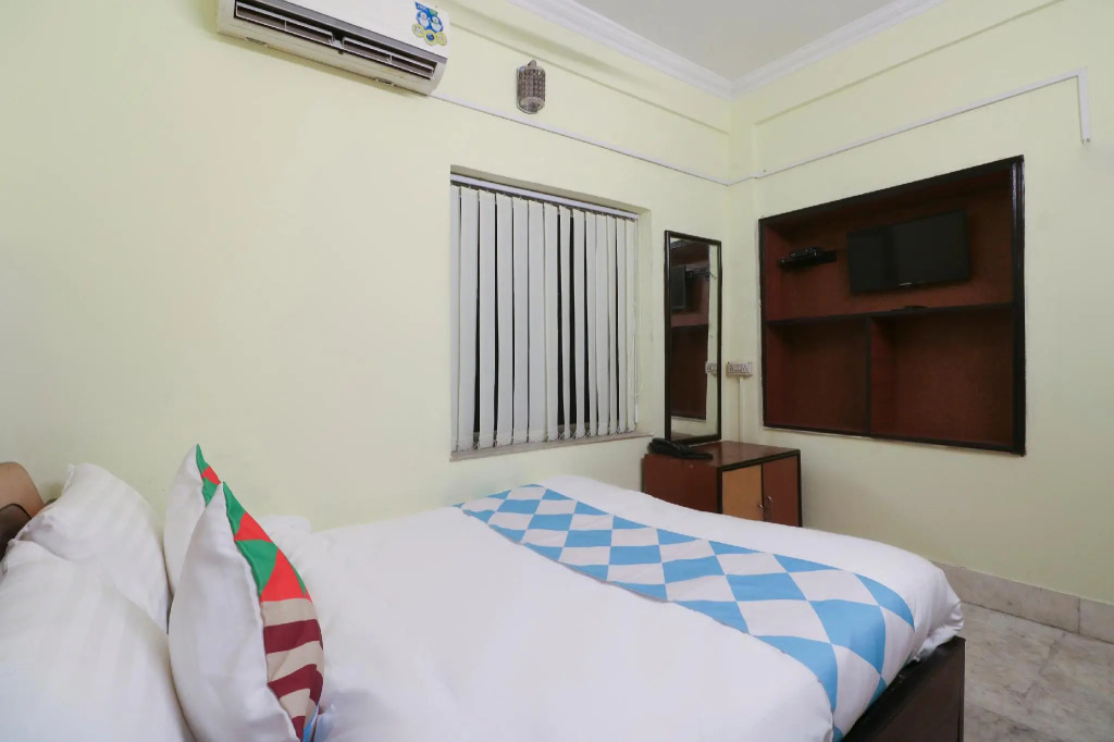 Hotel O Home Cozy Studio Collage Square Hotel Maya International Near St. Thomass Church