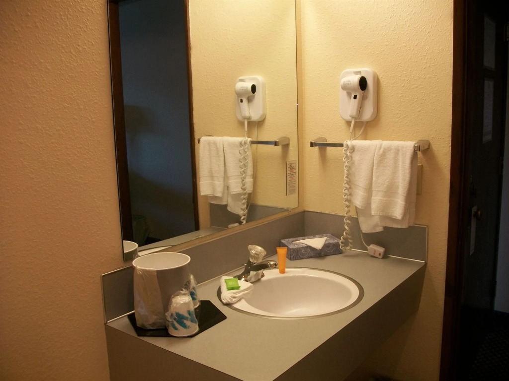 GuestHouse Inn & Suites Eugene / Springfield