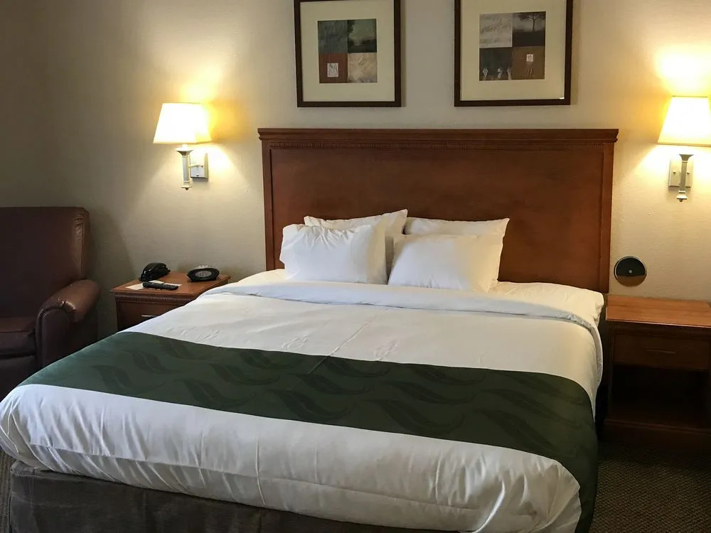 Candlewood Suites Waterloo- Cedar Falls