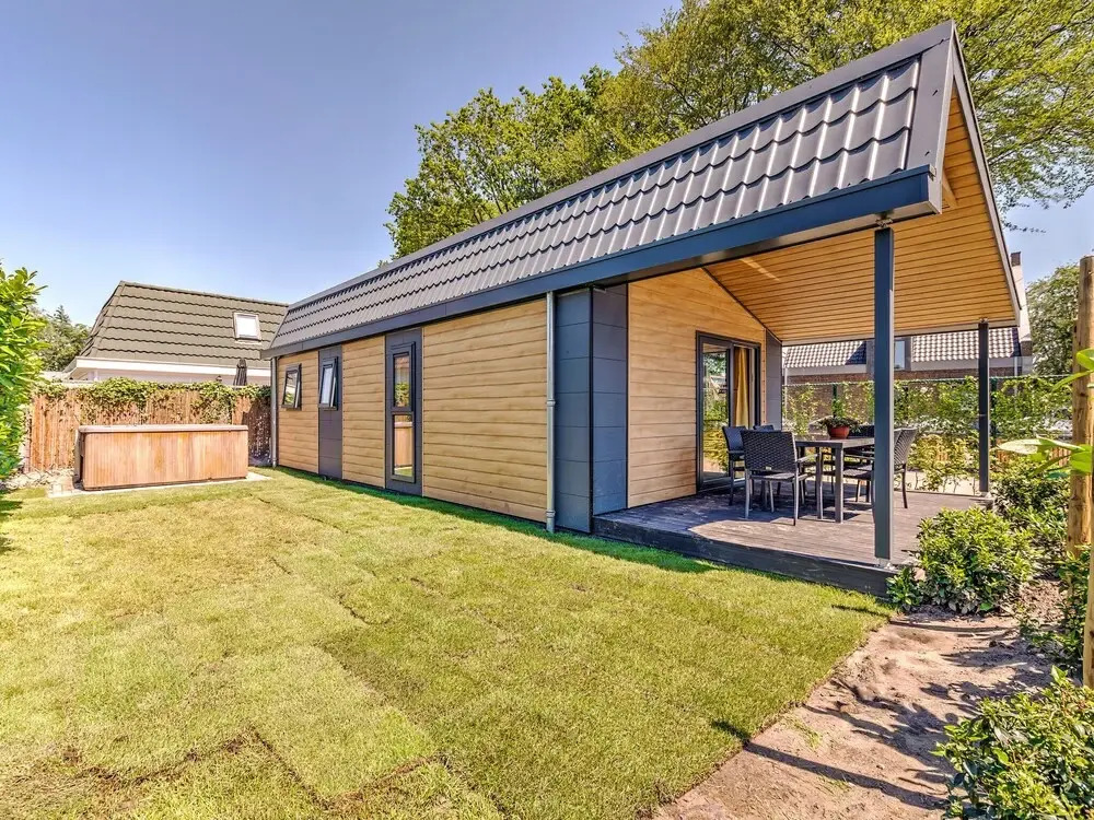 Beautiful Bungalow with Hot Tub in Kaatsheuvel