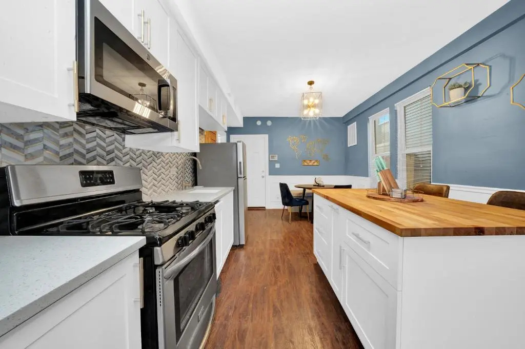 Modern 2 Bedroom in Avondale
