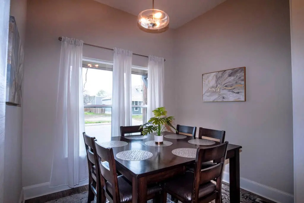 Brand NEW Large Impressive House Near Downtown!