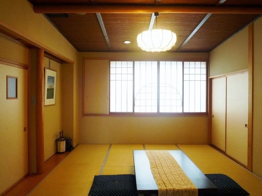 Chuo Hotel 中央ホテル