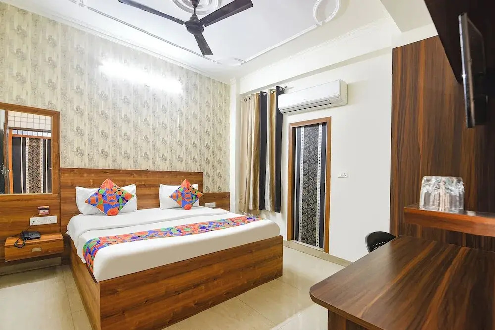 Fabhotel Divine