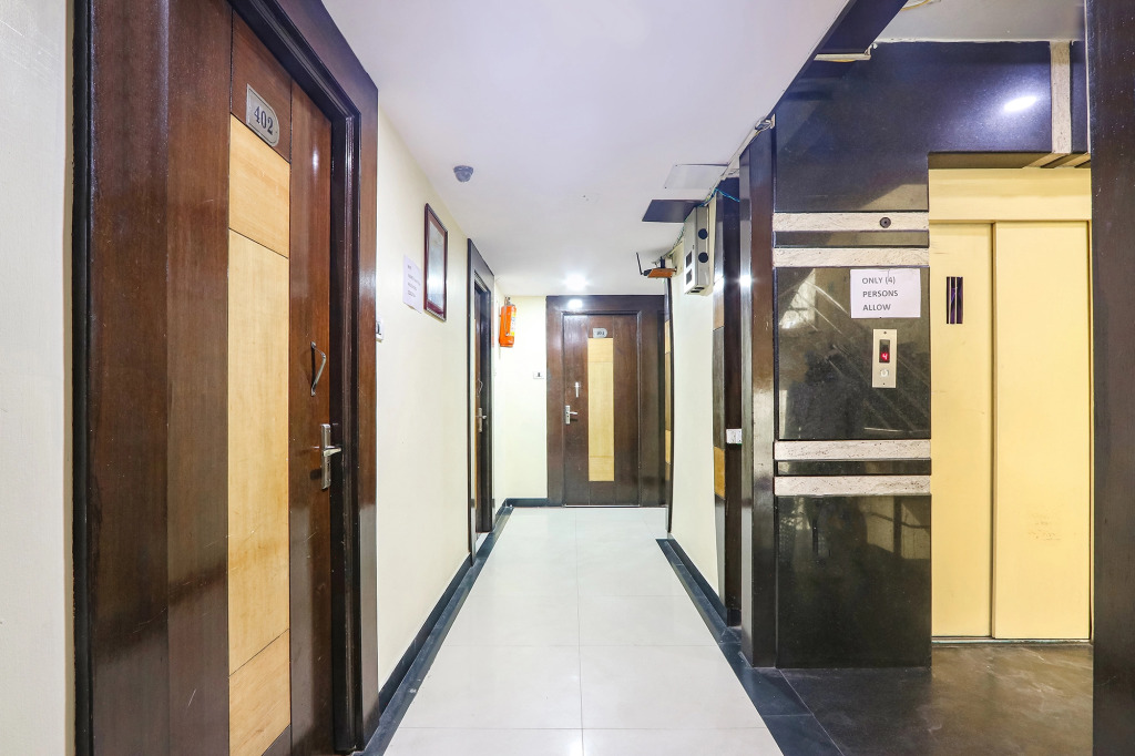 OYO 6648 Hotel Royal Residency