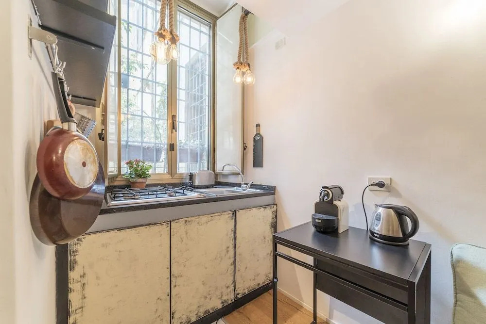 Rione Monti Studio Apt with private garden