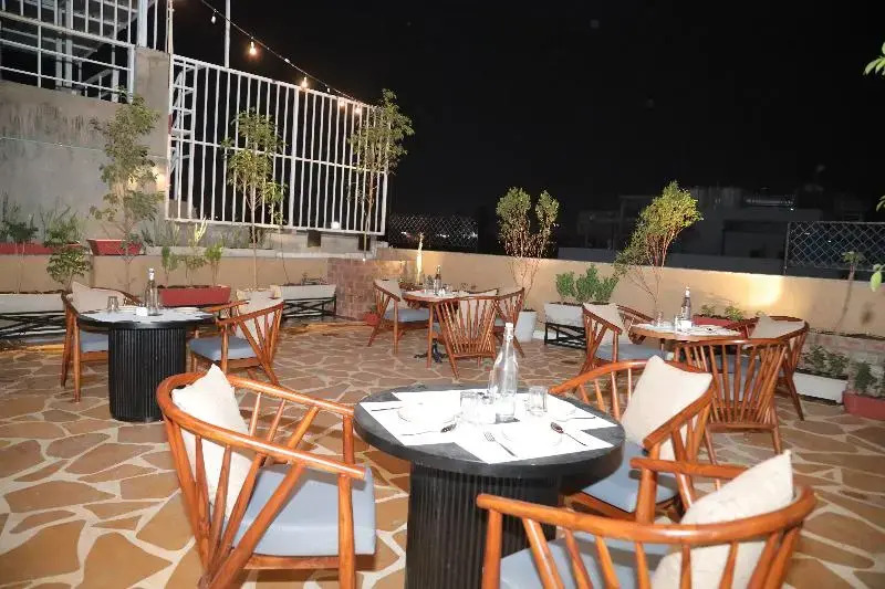 Divik Aparthotel ISBT Near Rani Kamlapati Habibganj