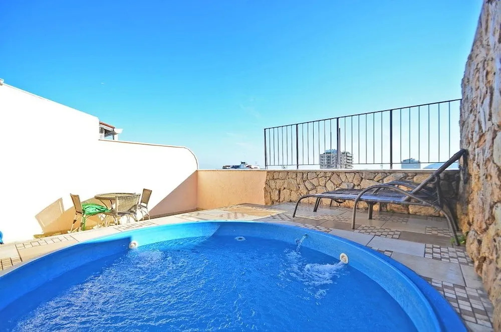 Penthouse with private pool Copa RP1103
