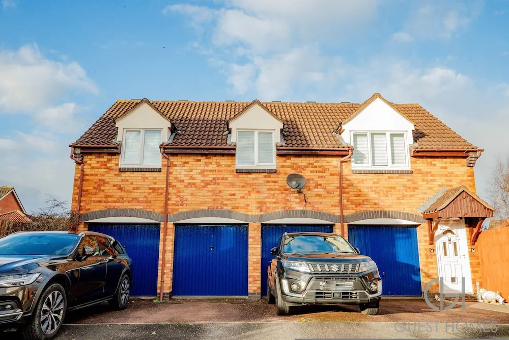 Host Stay Chichester Close