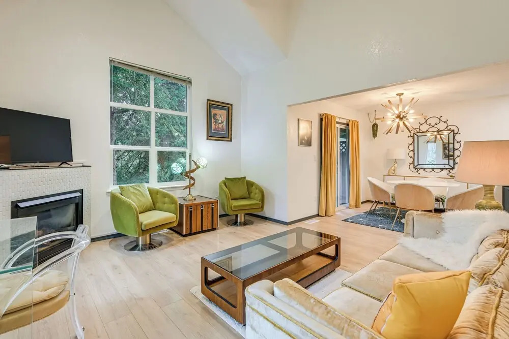 Mcm-inspired Decor & Top Location! Tumwater Duplex
