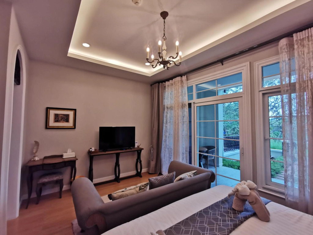The Castell Condo by Nutthiwan room 912 and 921