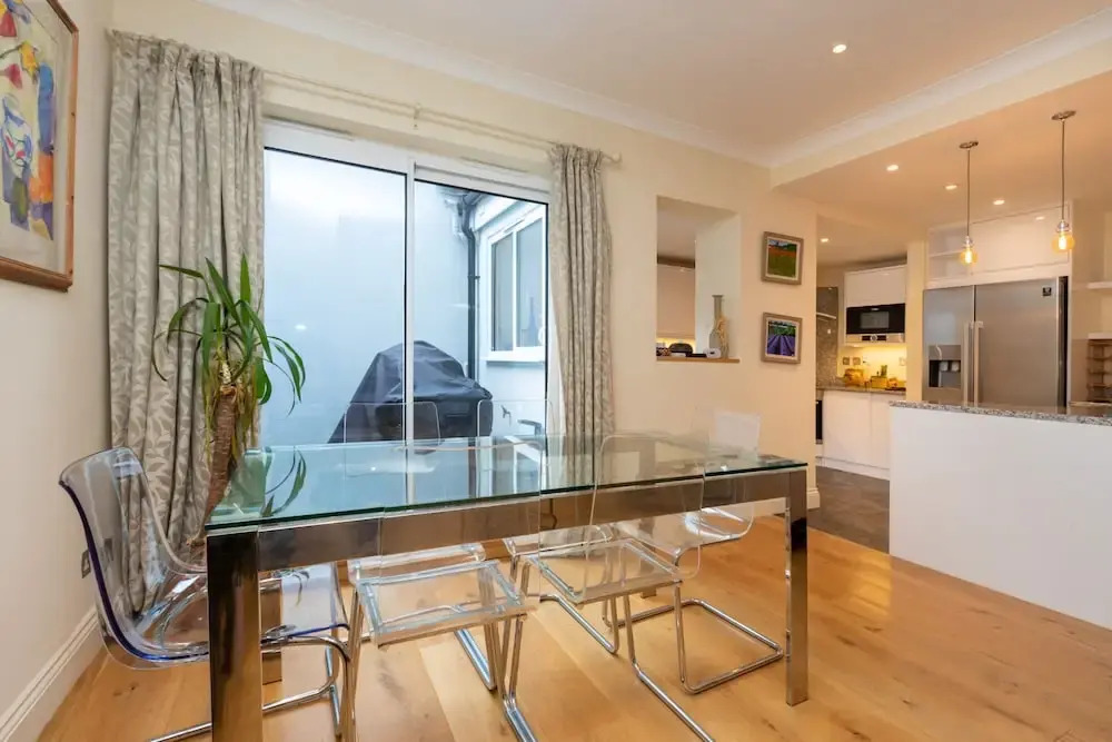 Modern and Bright 3 Bedroom House in Paddington