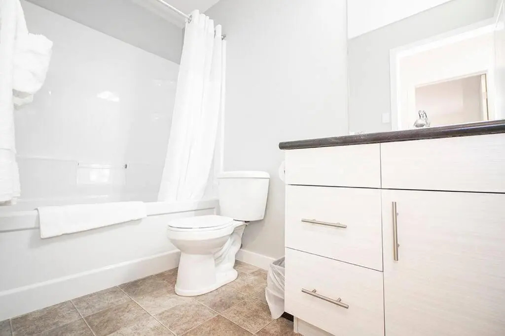 Luxurious 3 Bedroom Townhouse Free Parking and Wifi