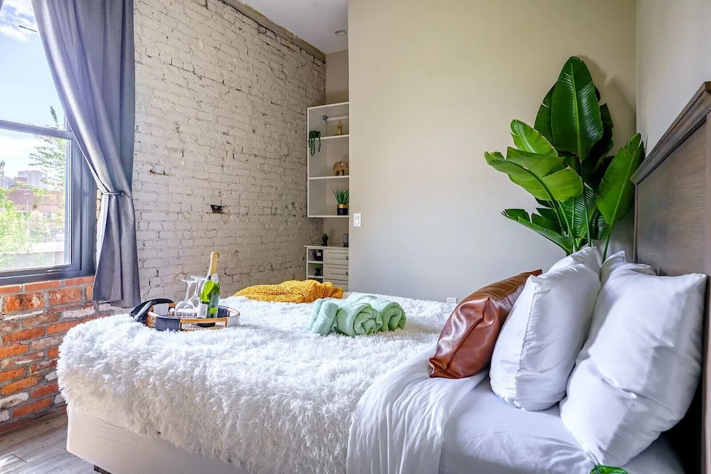 Jungle House Downtown Columbus – Modern Boutique Suites