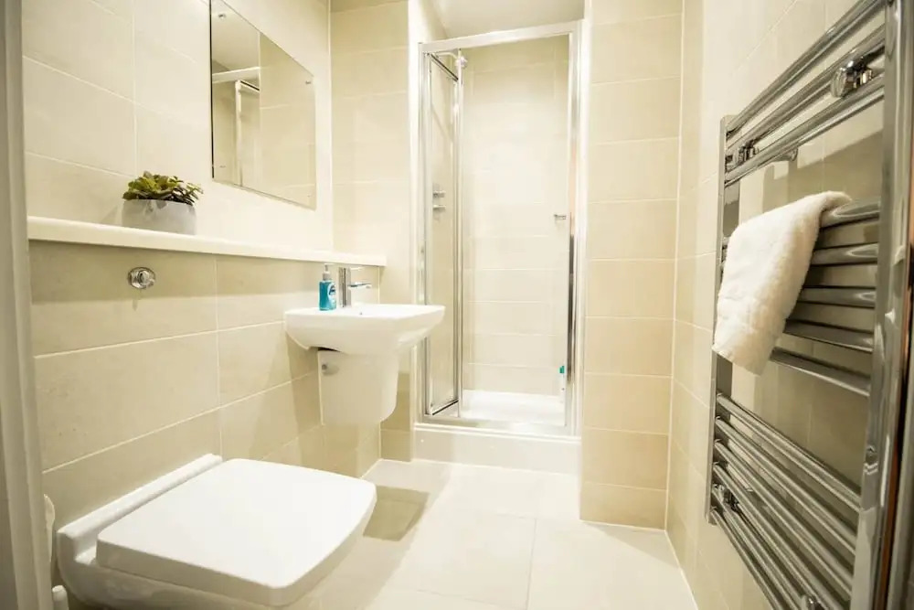 Large And Modern 2 Bedroom Flat With City Views