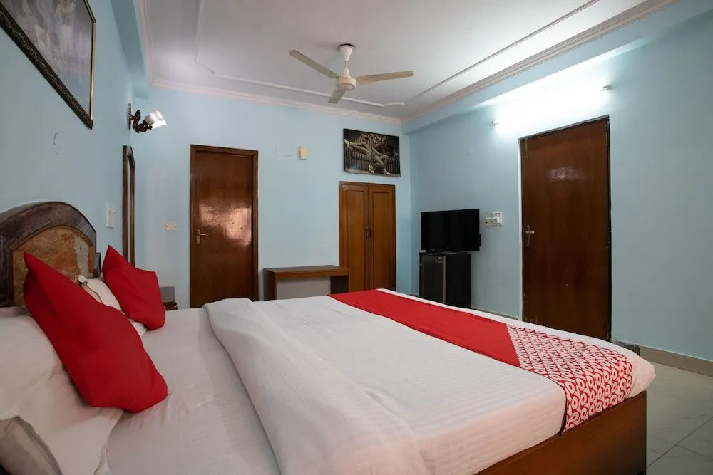 OYO 43687 Golden Deluxe Hotel